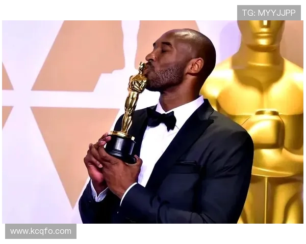 科比传奇：从篮球场上的黑曼巴到生活中的永恒榜样